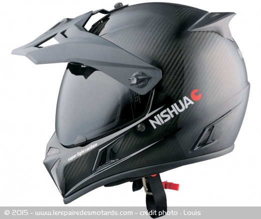 Le Nishua Enduro ne pèse que 1.150 g avec sa visière Le Nishua Enduro ne pèse que 1.150 g avec sa visière