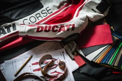 Personnalisez votre combinaison Ducati