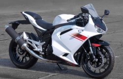 Hyosung relooke sa GT650R et la dote de l'ABS