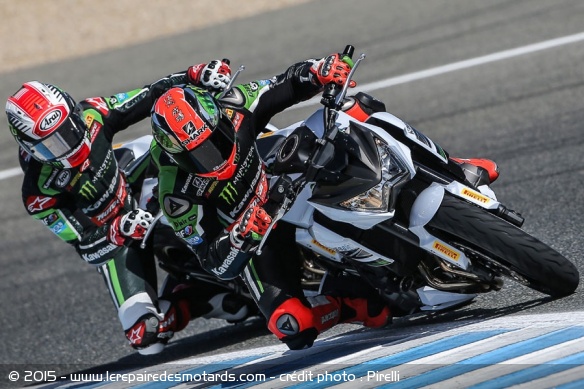 Le manufacturier fait appel aux pilotes du WSBK Sykes et Rea pour présenter son pneu