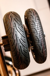 Michelin lance le Pilot Road 4 pour maxi scooters : Tommy Maussin