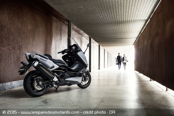 Yamaha Tmax Luxmax-back Yamaha Tmax Luxmax-back