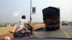 Faire l'amour sur une moto - crédit photo : DR