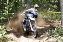 McCanney profite de l'erreur de Holcombe pour s'imposer en junior - crédit photo : Future7Media
