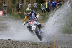 Enduro Grèce : Renet ouvre son compteur - crédit photo : Future7Media