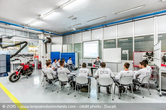 Formation de jeunes mécaniciens chez Ducati