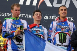 Vainqueurs du dernier Motocross des Nations, Steven Frossard, Dylan Ferrandis et Gautier Paulin se retrouveront à Valence le 15 Février. Steven et Gautier y étrenneront leurs nouvelles montures (c photo : PH/Mediacross)