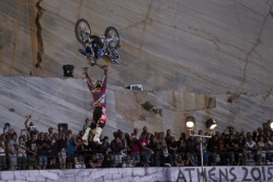 X-fighters : Moore l'emporte à Athènes - crédit photo : Red Bull Content Pool