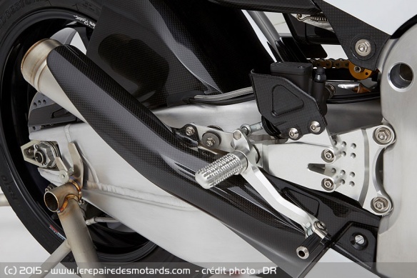 Honda RC213V-S-repose-pieds