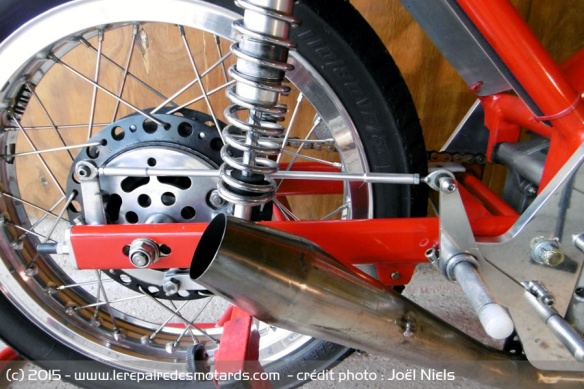 Le bras oscillant a été changé après avoir cassé sur le circuit du Vigeant