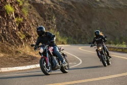 Motos électriques Zero DSR et FXS