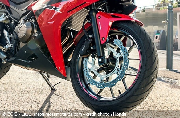 Roue avant de la Honda CBR500R 2016