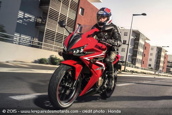 La Honda CBR500R 2016 en ville
