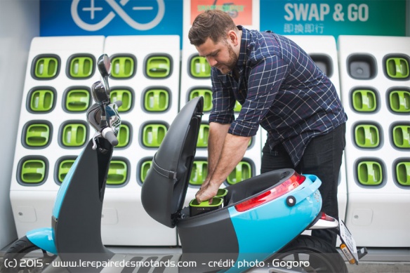 Les 2 batteries peuvent être changées aux bornes installées en ville