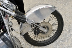 BMW sur un Scrambler et un Café Racer - crédit photo : BMW Motorrad