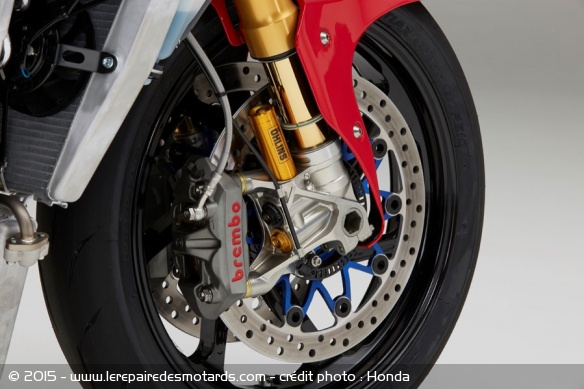 Frein Brembo et fourche Öhlins