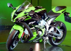 Sportive Kawasaki Ninja ZX-10R - Crédit photo : Alexis Ferrant