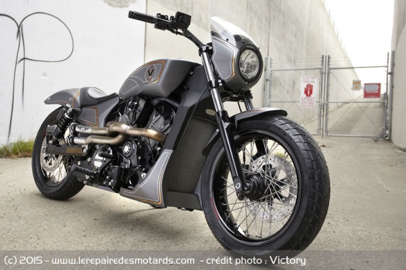 Après le Project 156 et l'Ignition, la Combustion est la 3ème réalisation utilisant le futur V-Twin de Victory