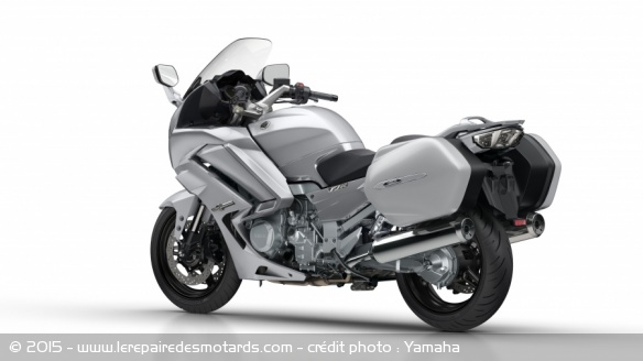 Yamaha FJR 1300 : nouveau feu arrière a leds