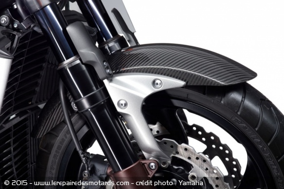 Garde-boue avant de la Yamaha Vmax Carbon