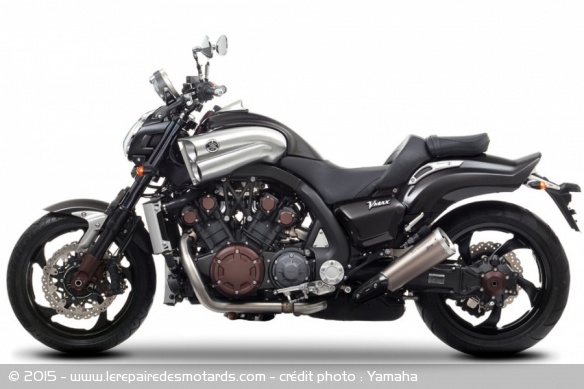 Yamaha Vmax Carbon Edition de profil