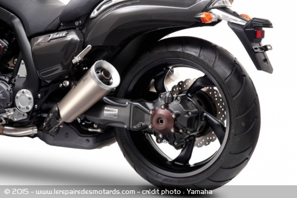 Silencieux Akrapovic de la Yamaha Vmax Carbon