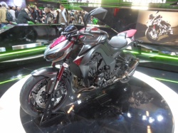 Z1000 Sugomi sur stand Kawasaki salon de la moto 2015