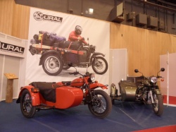 Stratégie Ural : stand au salon de paris, modèles T et rétro