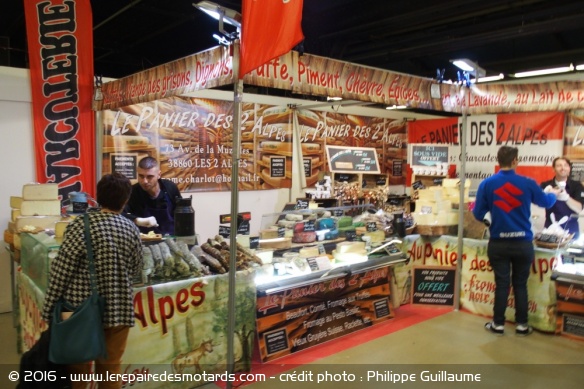 Stand de fromage au salon Moto Légendes