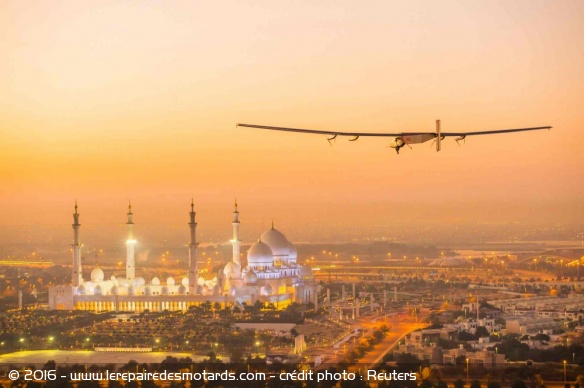 Le Tour du monde bouclé sans carburant par Solar Impulse