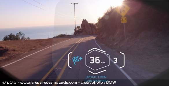 Vue de l'écran du casque BMW à affichage tête haute HUD