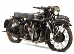 Une des motos à restaurer vendues à Bonhams 