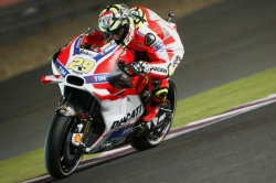 Iannone domine la soirée au Qatar - crédit photo : MotoGP