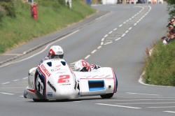TT : victoire des frères Birchall en sidecar - crédit photo : IOMTT