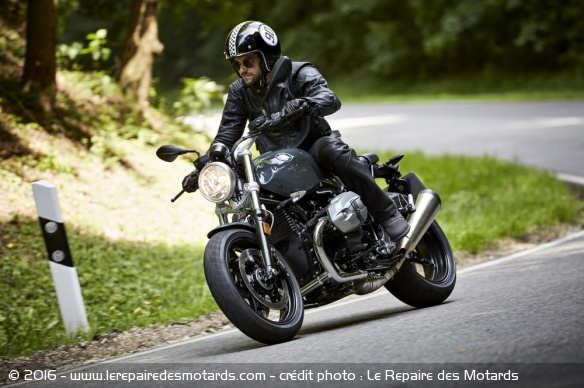 BMW R nineT Pure en action