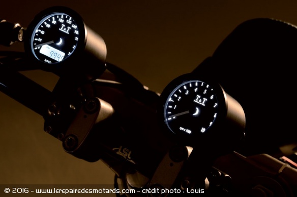 Compteur de vitesse et compte-tour