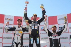 Brunet-Lugardon, Colliaux et Galotte sur le podium de la seconde course - crédit photo : Gérard DELIO/Photopress