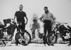 Film One Map for Two, tour du monde Ducati 175
