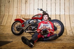 Guy Martin bat le record du monde du Mur de la Mort