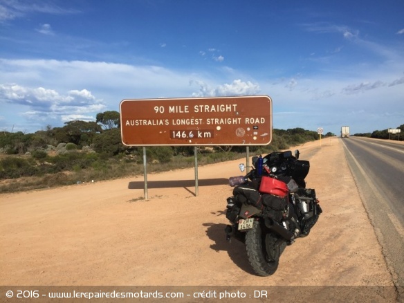 Plus longue ligne droite du monde en Australie
