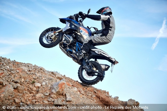 BMW R 1200 GS Rallye en jump
