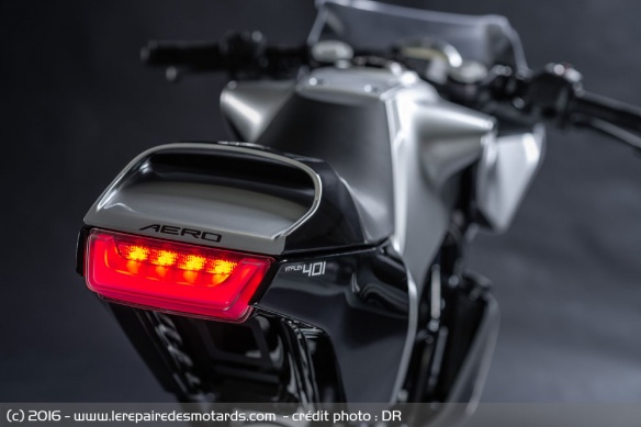 Ue coque de selle vient compléter le concept
