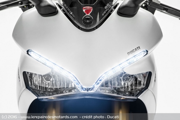Une ligne de LED vient marquer la face avant