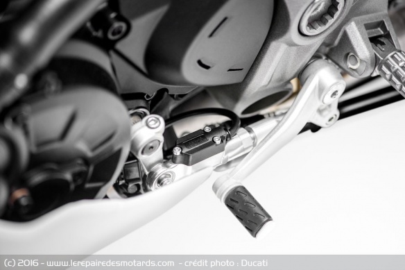 On retrouve également un shifter up and down sur la S