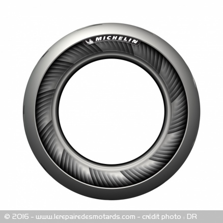 flancs gravés au laser du Michelin Black Wheel
