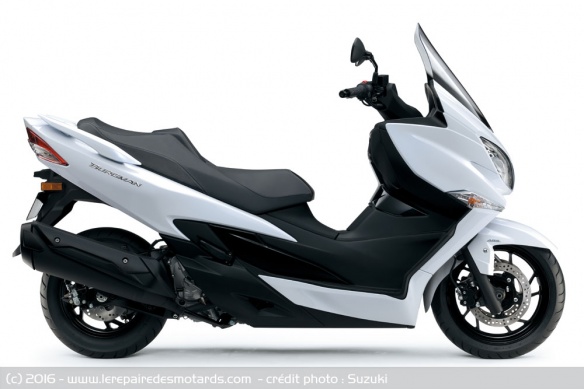 Maxi-scooter Suzuki Burgman 400 blanc