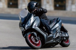 Le Burgman se plie aux tendances actuelles avec un style nettement plus sportif