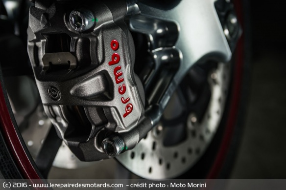L'étrier avant monobloc Brembo est maintenant associé à un ABS Bosch 9.1MP L'étrier avant monobloc Brembo est maintenant associé à un ABS Bosch 9.1MP