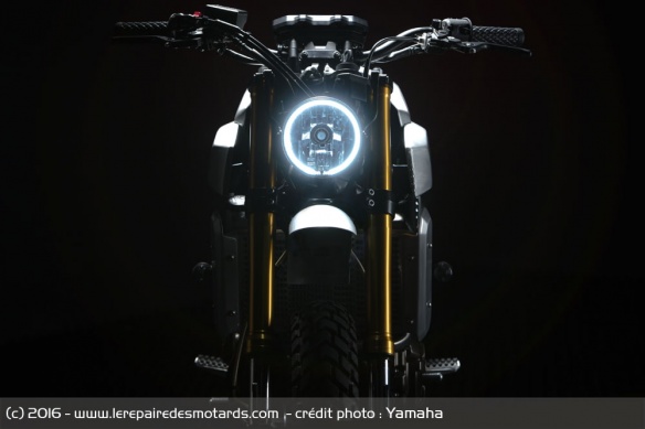 Le phare halogène est un élément repris du catalogue Yamaha