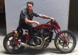 Roland Sands était invité par Indian sur le Wheels & Waves